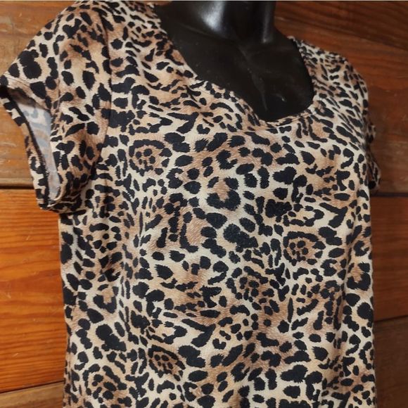 Leopard Print Short Sleeve Top - Picture 3 of 3